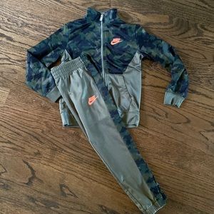 Nike Boys Jacket and Pants Camo size 6